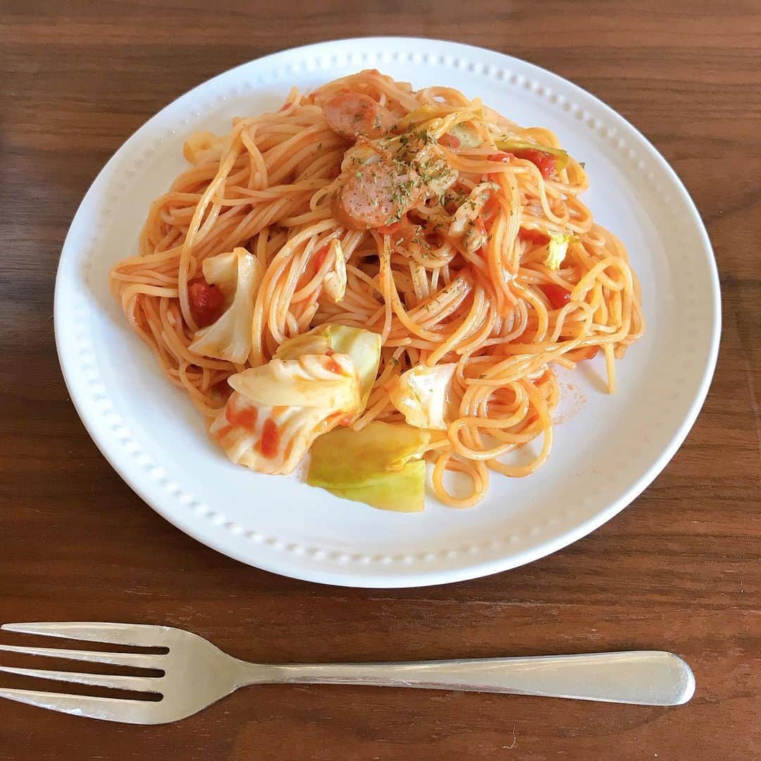 大湯みほさんのインスタグラム写真 - (大湯みほInstagram)「……… お昼は簡単に🍝パスタ＾＾ 週末は、洗い物も少なくしたいので… ・ ツナソーセージキャベツのトマトパスタ🍅キャベツは、もちろん、ぬか漬け🤗ぬか漬けは、常備野菜としても、アレンジメニューであれこれ使えるのでおすすめですよ‼️ ・ #ぬか漬け　#ぬか漬けアレンジ #pasta #トマトツナキャベツソーセージパスタ　#キャベツぬか漬け　#発酵 #免疫力　#常備野菜　#ぬか漬けマイスター　#ぬか漬け専門家　#大湯みほ」2月7日 18時30分 - nukazukemiho0320