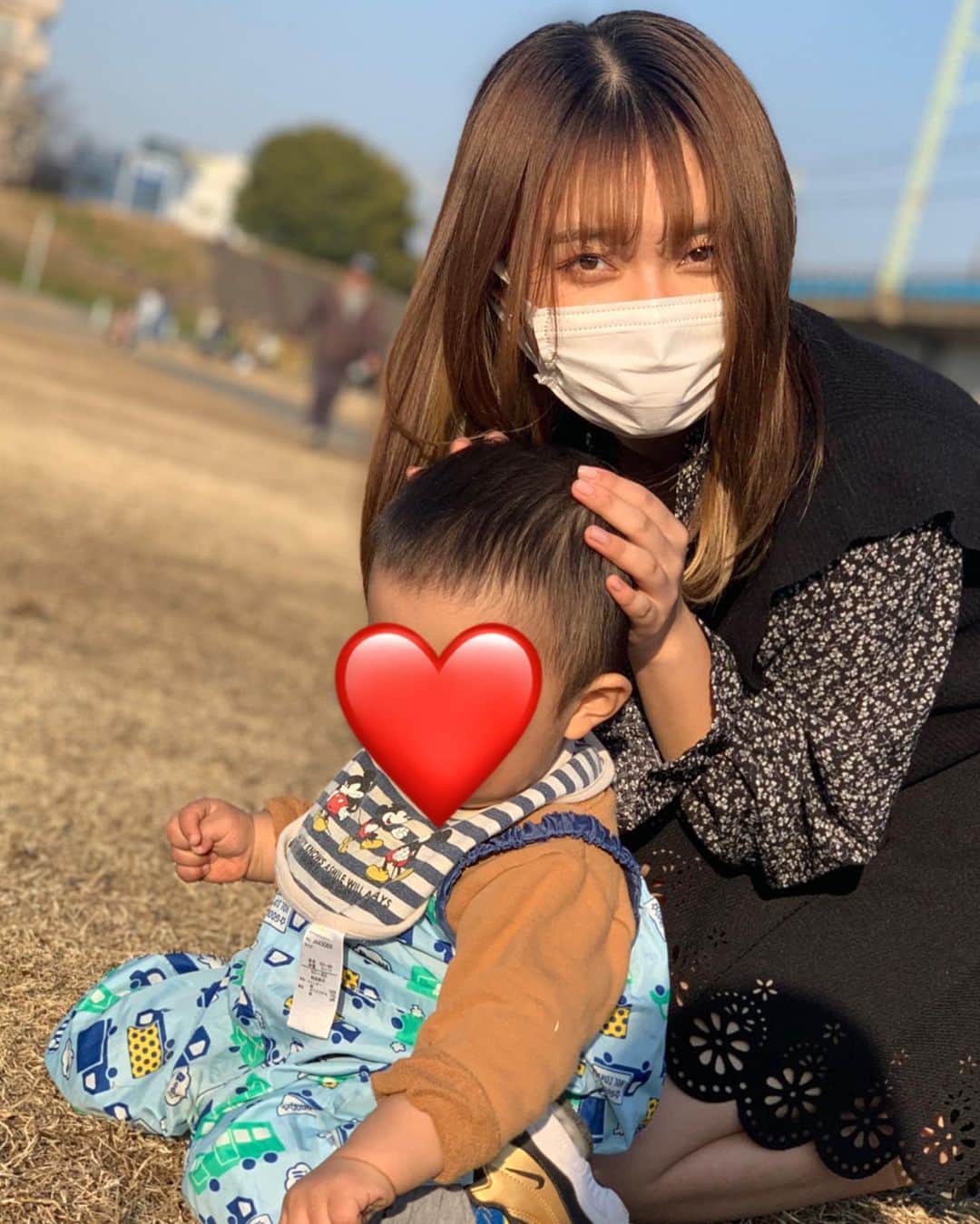 岩隈久志のインスタグラム：「久しぶりに家族で体を動かしに外に行きました✨ 従兄弟たちに会えてこども達も嬉しそうでした😊 濱矢のキャッチボールも見学しました。 良いボール投げてました👍」