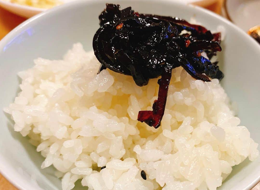 大友陽平さんのインスタグラム写真 - (大友陽平Instagram)「ある飲食店の方にオススメしてもらって食べたら…美味い‼️平尾水産さんの「庄屋さんの昆布」 クセになる辛さに、ほんのりとしその香り…しそは得意じゃないのに、ごはんのお供に、お酒のつまみに最高です✨ 写真の辛さ比べセットは期間限定販売だったようですが、機会あれば皆さんもぜひ🤤  #庄屋さんの昆布 #ヒラスイ #ごはんのおとも」2月7日 18時36分 - nikkan_ohtomo