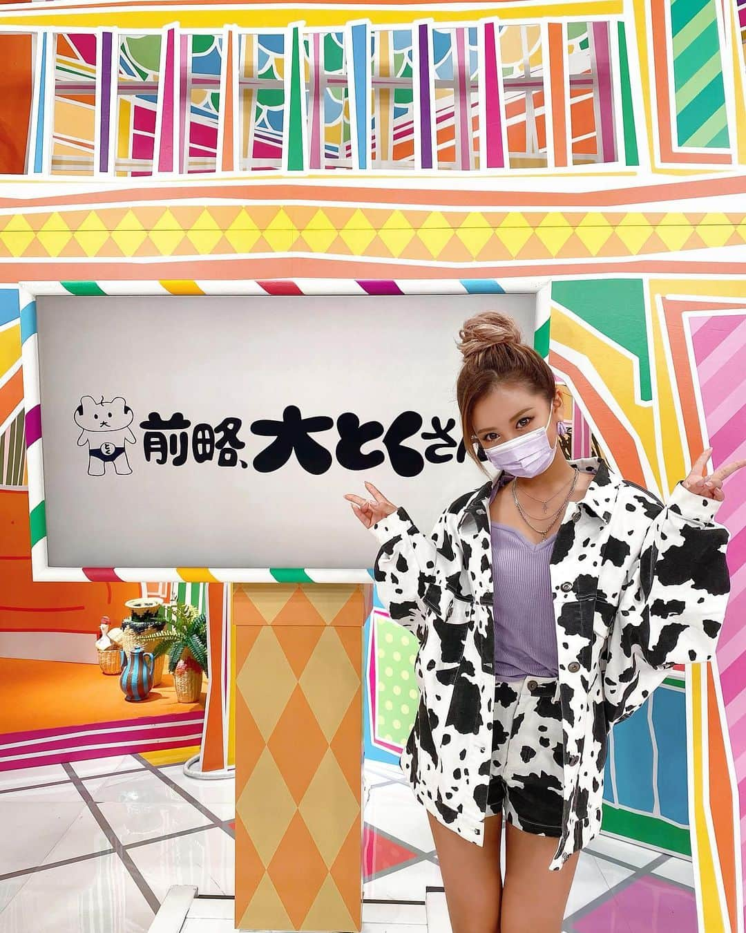 華さんのインスタグラム写真 - (華Instagram)「前略 大とくさん🐮💜 朝の生放送ありがとうございました🎶 . . . 収録では沢山の名古屋名物を頂きました🤤🍴 更に名古屋を知れて楽しかったです！！ . 今日のTV衣装は全身 @egoist_official で かうかう🖤🤍🖤🤍 . 名古屋PARCOのエゴにもお邪魔しました✔️ スタッフさん達と顔合わせできて嬉しかったな♡ . 帰りにひつまぶしも食べれたし良き日だた🥱幸 . . . #前略大とくさん #中京テレビ #地上波 #生放送 #名古屋  #華 #EGOIST #cow柄」2月7日 18時36分 - _hana.87_