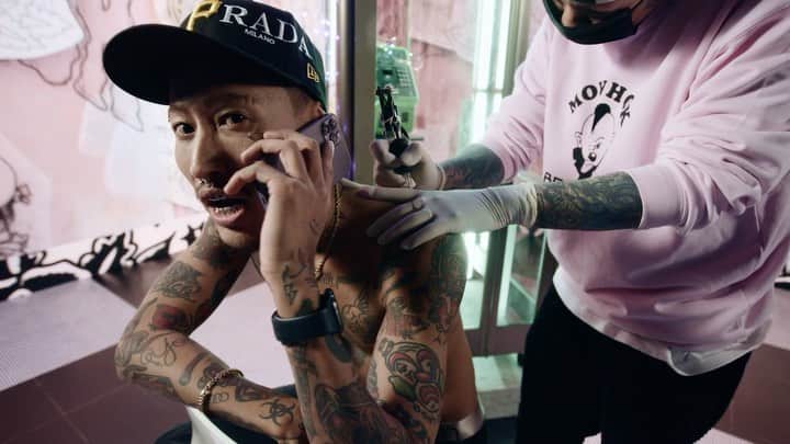Staxx Tのインスタグラム：「公開まであと２日👼🏽♥️⚡️🔥📺﻿ 2021/2/9 19:00-﻿ #CREAM #BOSS Music Video」