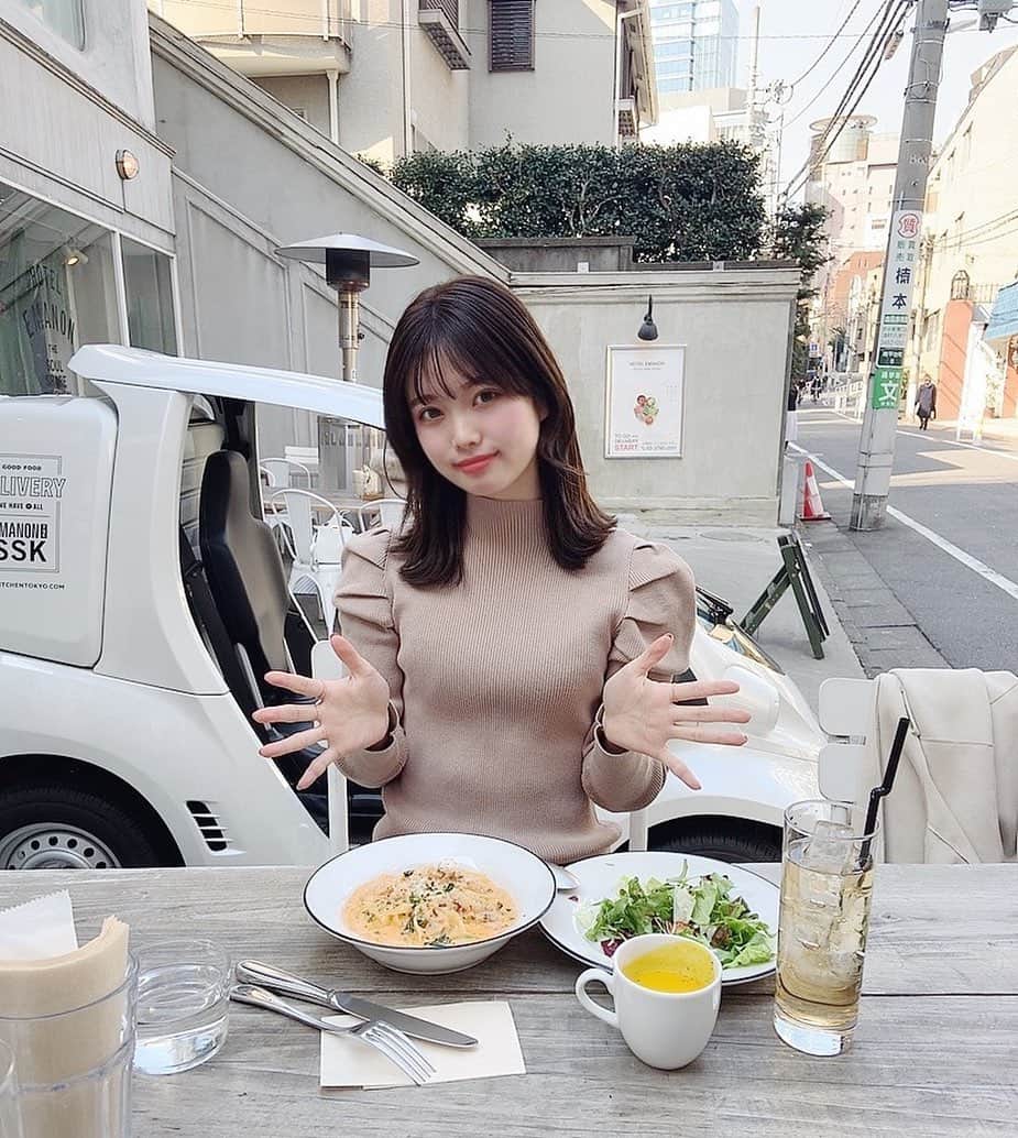 林みなみのインスタグラム：「今日は暖かくてテラス食べるランチは最高でした🤍🐩  #渋谷ランチ#渋谷カフェ」