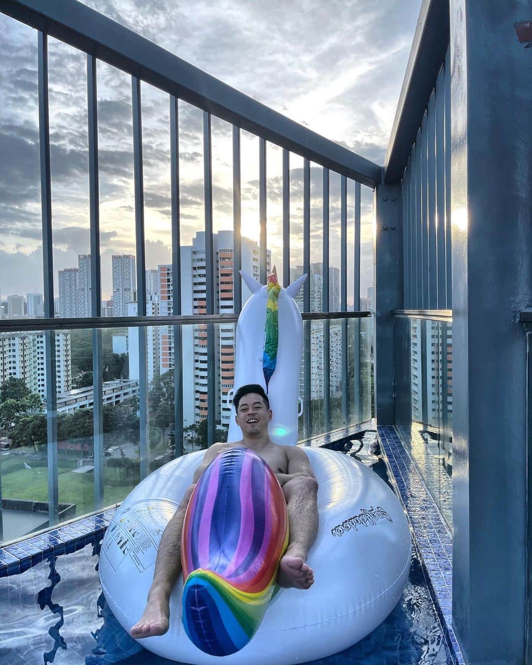 ヒューバートのインスタグラム：「Found another unicorn in this jungle :D」