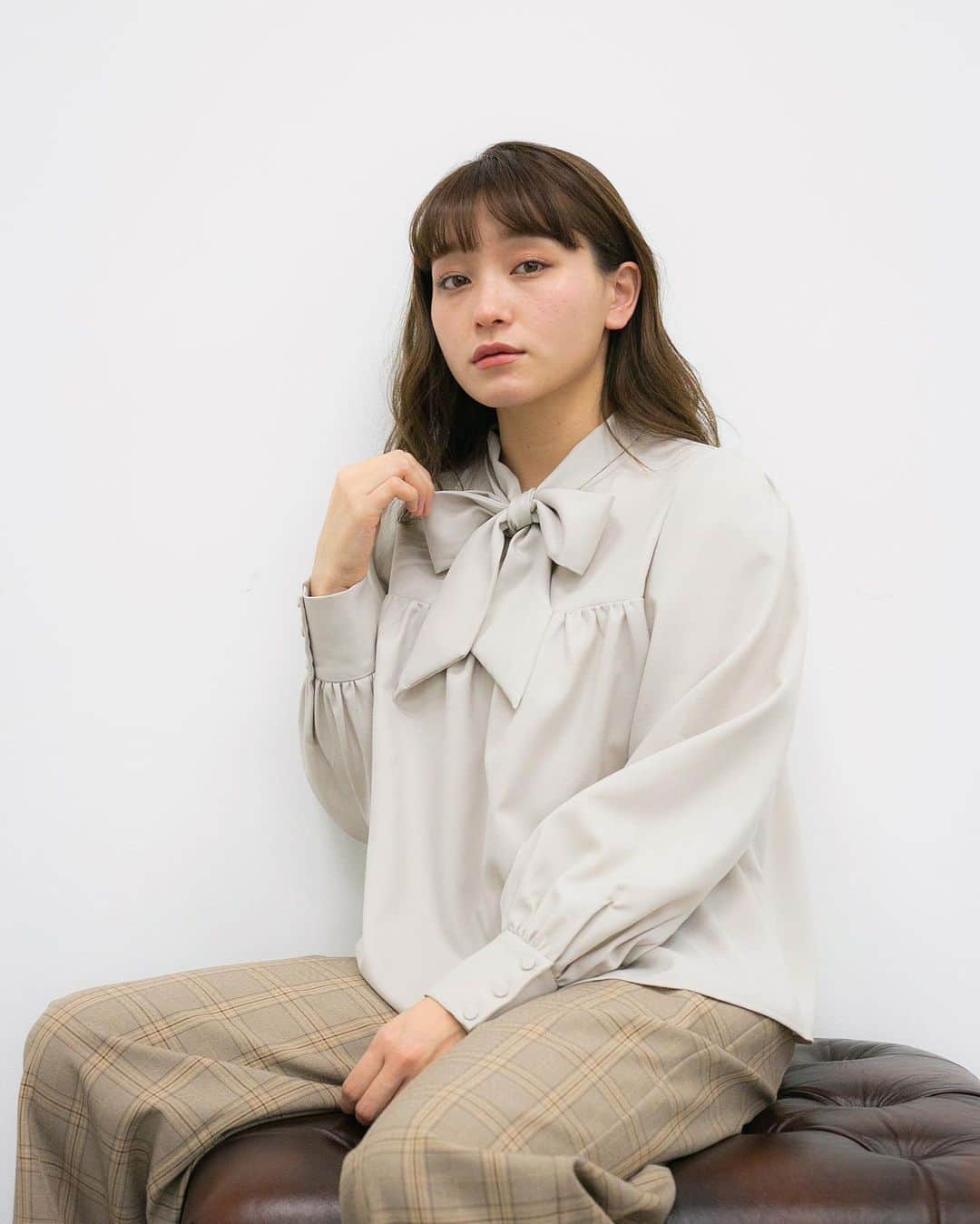LEBECCA boutique Vintageのインスタグラム：「. ﻿ ﻿ 　﻿ 誌面を彩るリボンブラウス﻿ ( @LEBECCA_boutique original )﻿ ﻿ ﻿ model﻿ @ogmcmgm ﻿ photo﻿ @l_jpn ﻿ ﻿ ﻿ #LEBECCAboutique﻿ #誌面を彩るリボンブラウス」
