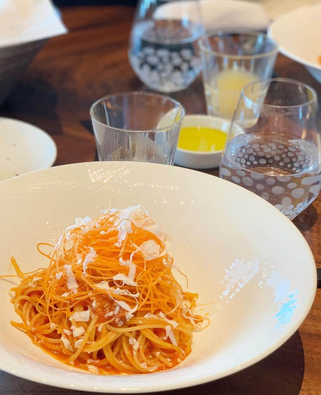 越馬千春さんのインスタグラム写真 - (越馬千春Instagram)「. 🍝💫 年末にあゆみちゃんと近況報告会✨  息子達の誕生日が1か月違いなので 悩みや気になるポイントが同じで嬉しい❤️👦🏻🧒🏻  あゆみちゃんとも長い付き合いになりました💫 賢くて仕事も出来るあゆみちゃんは会うとホッとする存在✨早く会いたいな😌 #PIGNETO#Italian #FourSeasonsHotelTokyoatOtemachi #FourSeasonsHotel#大手町 #フォーシーズンズ#東京ホテル#フォーシーズンズホテル東京大手町#👶🏻#2020年baby #男の子ママ#👩🏻#ママライフ#ママ#育児日記#年子育児」2月7日 18時58分 - chiharukoshiba