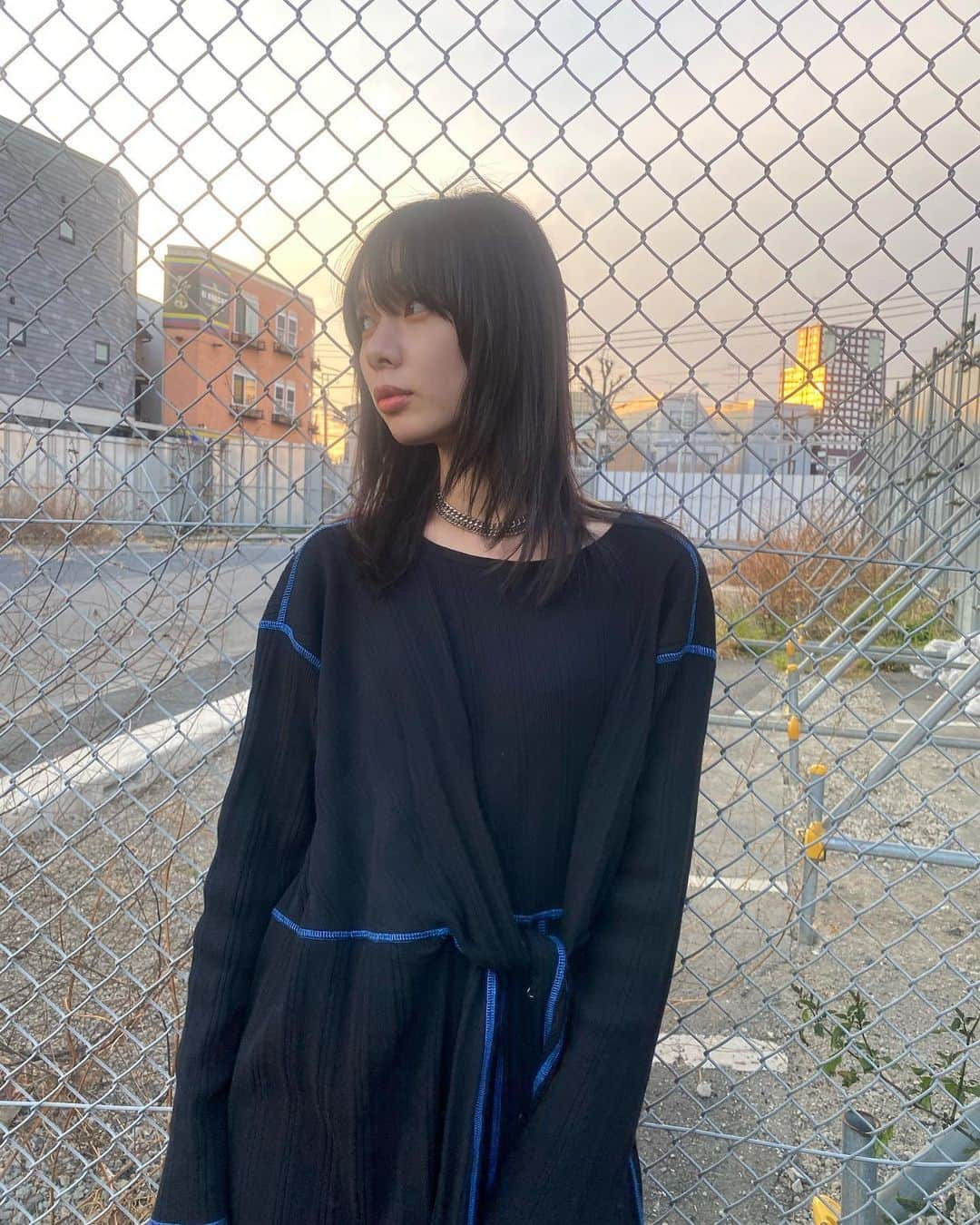 きなりのインスタグラム：「最近日中暖かくて空気も春の匂いがして気持ちいい☺️ お散歩で春服を着だしました🌸 creolmeのワンピース楽チン〜〜ステッチが可愛いの🥺🦋  #creolme  #rosebud」
