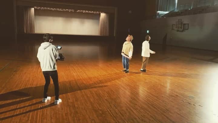 HIPPYのインスタグラム：「山猿新曲［旅立ち］feat.HIPPY ２月○○日リリース⁈  情報お楽しみに  全国の学生さんの 新たなスタート切るあなたの この曲が届いたあなたの  心が解き放たれますように  #山猿 #HIPPY #旅立ち」