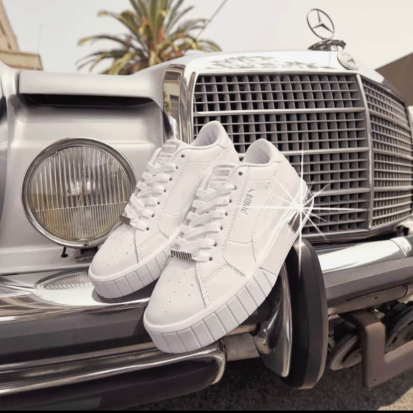 STYLERUNNERさんのインスタグラム写真 - (STYLERUNNERInstagram)「Sneaker Crush Sunday: Add a little bling and shine to your outfit with these kicks!」2月7日 19時10分 - stylerunner