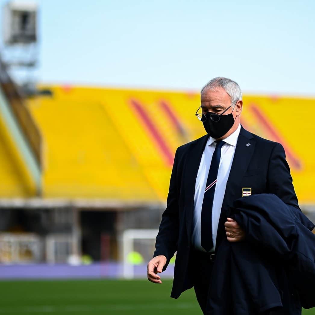 UCサンプドリアのインスタグラム：「👔 Mister.  #BeneventoSamp.  #FORZADORIA 🔵⚪️🔴⚫️⚪️🔵  📷 @simonearveda」