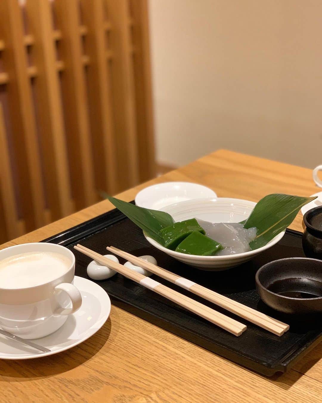 ハンナミのインスタグラム：「🍃☕️ 엄마랑 데이투」