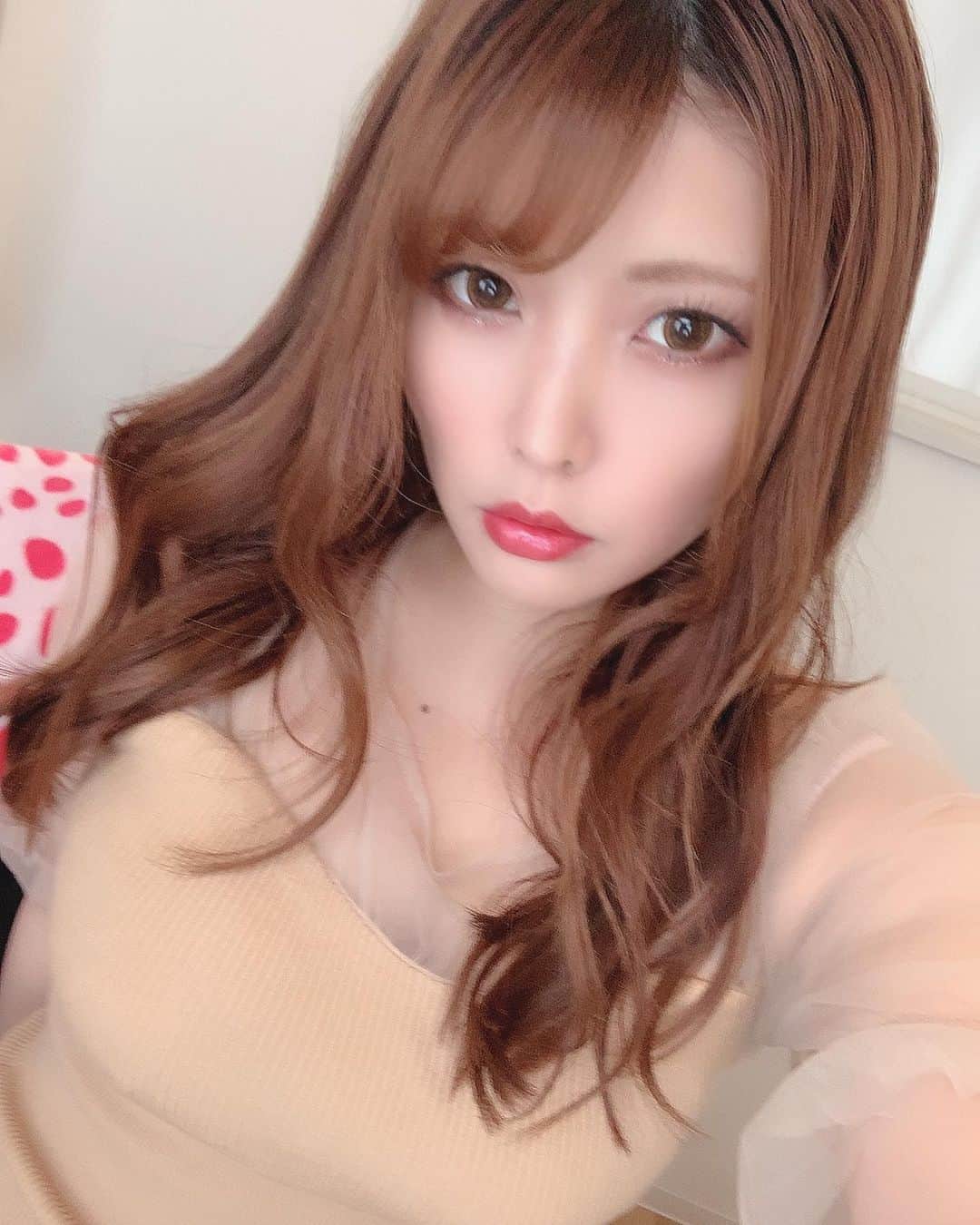 新村あかりのインスタグラム：「キャバ嬢役❤️同伴してちょ！」