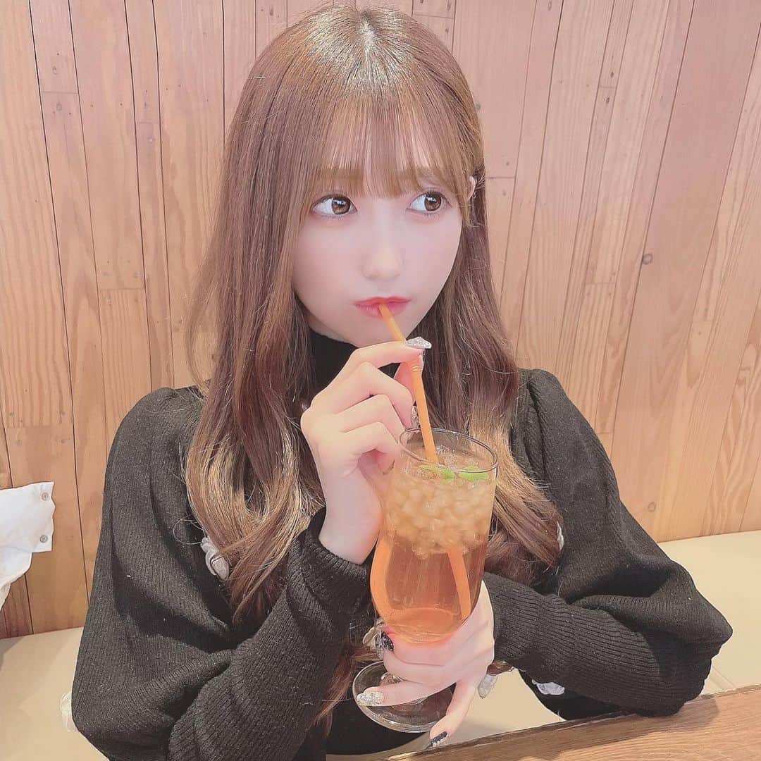 田口未彩のインスタグラム：「❤︎  #カフェ　#ヘアアレンジ　#ヘアカラー　#ブラウンカラー　#冬メイク」