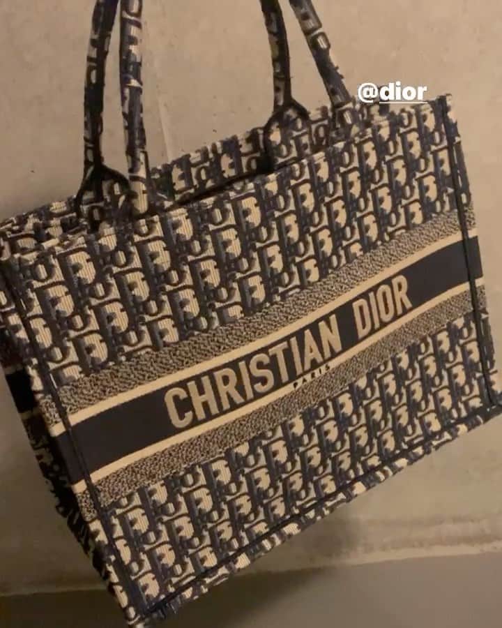 中西結梨花のインスタグラム：「30歳の記念プレゼント🎁自分へ😹💯✨ #気合入れました #DIOR #ブックトート」