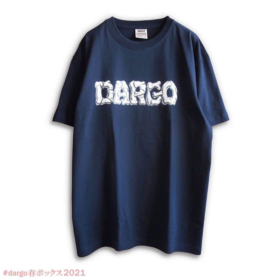 DARGO T-shirt &Sign Artさんのインスタグラム写真 - (DARGO T-shirt &Sign ArtInstagram)「#DARGO春ボックス2021 　 春ボックス2021 2/6(土) 20:00開始より沢山のご予約ありがとうございます！ 　 今までに無い数量をいただいておりますが、それ以上にオーダー後に「オーダーしました！」とコメントやDMを頂けたことがとても嬉しかったです。 　 お客様の声が、やはりDARGOの後押しとなっています。本当にありがとうございます。 　 しっかり良いものをお届けできるよう準備中ですので、お手元に到着するまでもうしばらくお待ちくださいませ📦🌈 　 さて、気になるBONES ロゴですが… 　 いろんなカラーバリエーションでミックスされます。 　 今回の春ボックスのリードデザインですので、必ず一枚は入れたいところ。 　 ブログにて詳細解説しておりますので、是非ご覧ください！ 　 【DARGO】 "BONES Logo" T-shirt color：M I X size：S, M, L, XL, XXL 準備数量：絶　対　混 　 5.6oz, Mid Weight COTTON 100%. PRINTED IN KUMAMOTO CITY.  #dargojapan #dargo春ボックス2021」2月7日 19時32分 - dargo_japan