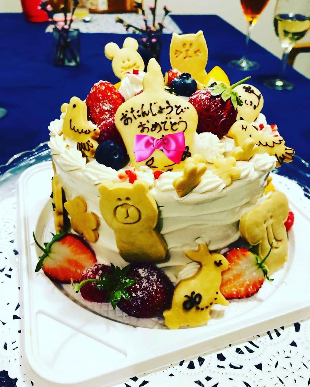 野村佑香さんのインスタグラム写真 - (野村佑香Instagram)「次女オレンジ🍊ちゃん、 ❤️2歳❤️ BirthdayParty🎉  正直、いつの間にこんなに大きくなったの⁉️感が否めない次女。 おしゃべりもすっかり上手👏（たどたどしさが、またたまらなく可愛い💓） 運動神経抜群で、我が家のムードメーカー⭐️  たくさんの笑いを届けてくれてありがとう❤️大好きよ‼️  すくすく育て〜💓  81.4cm 12.23kg （プクプクちゃん）  私たちからのプレゼントは🎁 ・ミッフィーバンドルオブライト ・kikoカメラトイ ・カズー  どれも気に入ってくれたようで嬉しい💓  #2歳#birthday #bd#娘の誕生日#おめでとう#誕生日プレゼント」2月7日 19時33分 - nomuyuu