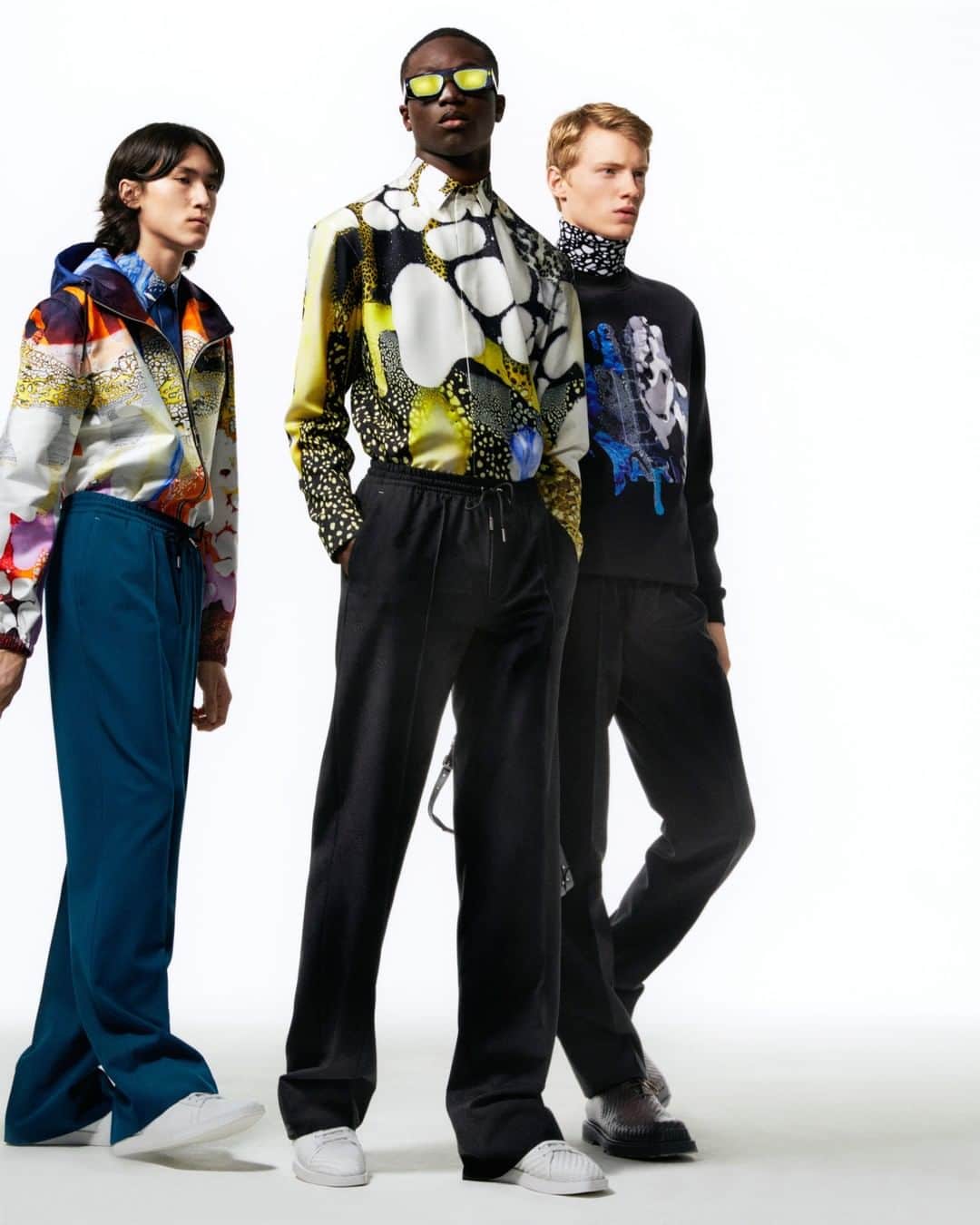 ベルルッティのインスタグラム：「- THE #BERLUTI x BRIAN ROCHEFORT COLLECTION BY @kris_van_assche -  The Summer 2021 collection is a result of a dialogue between Artistic Director Kris Van Assche and Ceramicist Artist @energygloop.  Inspired by volcanoes and exotic plants, Brian Rochefort’s exuberant signature blends intuitively with the augmented natural texture and colour language of Berluti. A passionate ceramics collector, Kris Van Assche’s vision is continually informed by the textures and colours related to ceramic art. This, in turn, draws natural parallels to the patina methods practised by Berluti’s own artisans in Italy. In Brian Rochefort oeuvre – an experimental and progressive force in the ceramic arena – Kris Van Assche identifies a common thread with the sartorial dialogue between tradition and change embodied by Berluti.   Here, the properties of the artist’s work are adapted into printed silk shirt and sweatshirt with printed embroidery.  Collection now available In-Store and on the E-Shop.  Photography by @carlijnjacobs  Creative Direction by #krisvanassche and @mmparisdotcom  Styling by @mauricionardi」