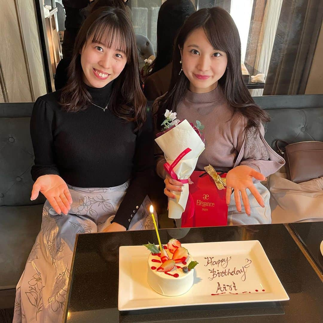 林愛莉さんのインスタグラム写真 - (林愛莉Instagram)「毎年素敵なお祝いありがと🥺 お花をくれる友人、とってもロマンティック💐 今年もたくさん出かけられるようになるといいな🍷🌹 #手作りで結んでくれたリボン🎀」2月7日 19時36分 - rinairi_0127