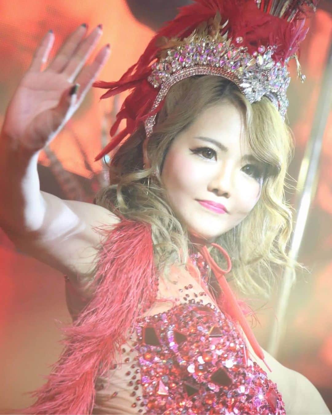 KARENのインスタグラム：「、 センターに当たる照明が パワーアップしてるきがする|˙꒳​˙))　　 、 、 #バーレスク東京 #バーレスク #バーレスク東京かれん #六本木 #ショーパブ #ショー #ダンス #burlesque #ショーガール #エンターテインメント  #burlesquetokyo #dance #roppongi #xoxo #girl #me #l4l #show #showgirl #dance #dancer #japan #japanesedancer #instagood #ダンス好きな人と繋がりたい」