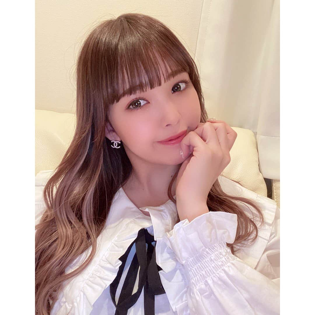 藤田ニコル（にこるん）さんのインスタグラム写真 - (藤田ニコル（にこるん）Instagram)「撮影終わってメンテナンス💜 今日はカラーにエクステにネイルに3件ハシゴした🌕。  誕生日月なんでモリモリです。♡」2月7日 19時40分 - 2525nicole2