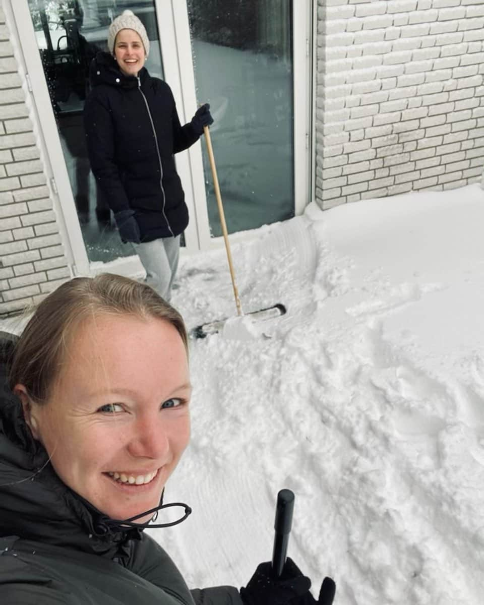 ユリア・ゲルゲスのインスタグラム：「Casual Sundayzzzzzz with @kikibertens ❄️⛄️😍」