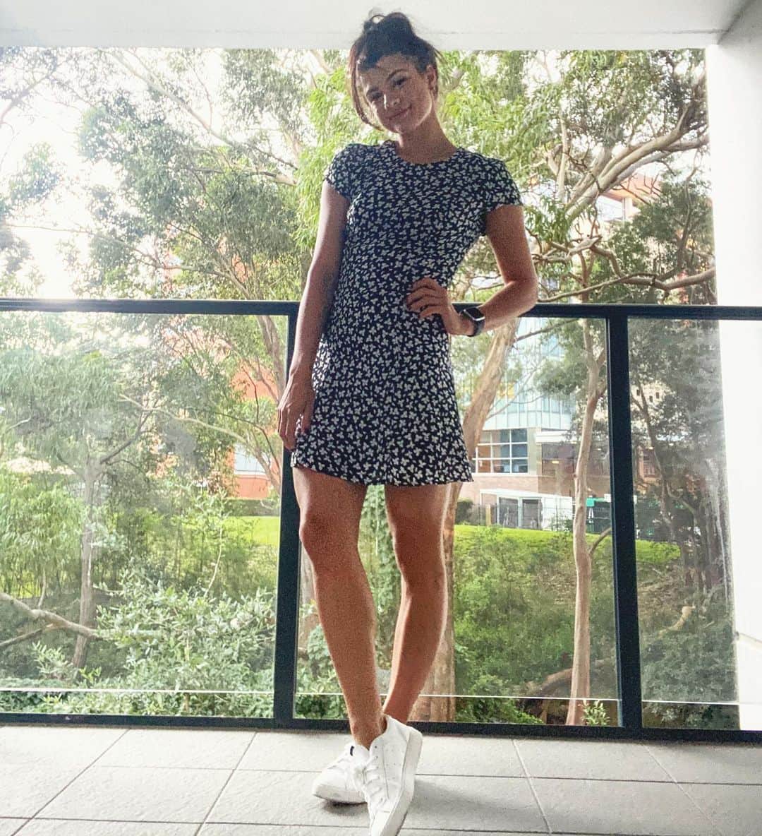 シャンテル・ケリーのインスタグラム：「Welcome to the balcony and some selfies #sunnysunday」
