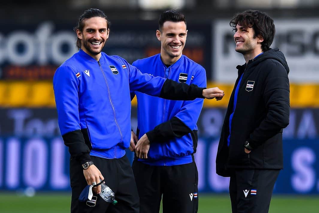 UCサンプドリアのインスタグラム：「🏟 Ricognizione.  #BeneventoSamp.  #FORZADORIA 🔵⚪️🔴⚫️⚪️🔵  📷 @simonearveda」