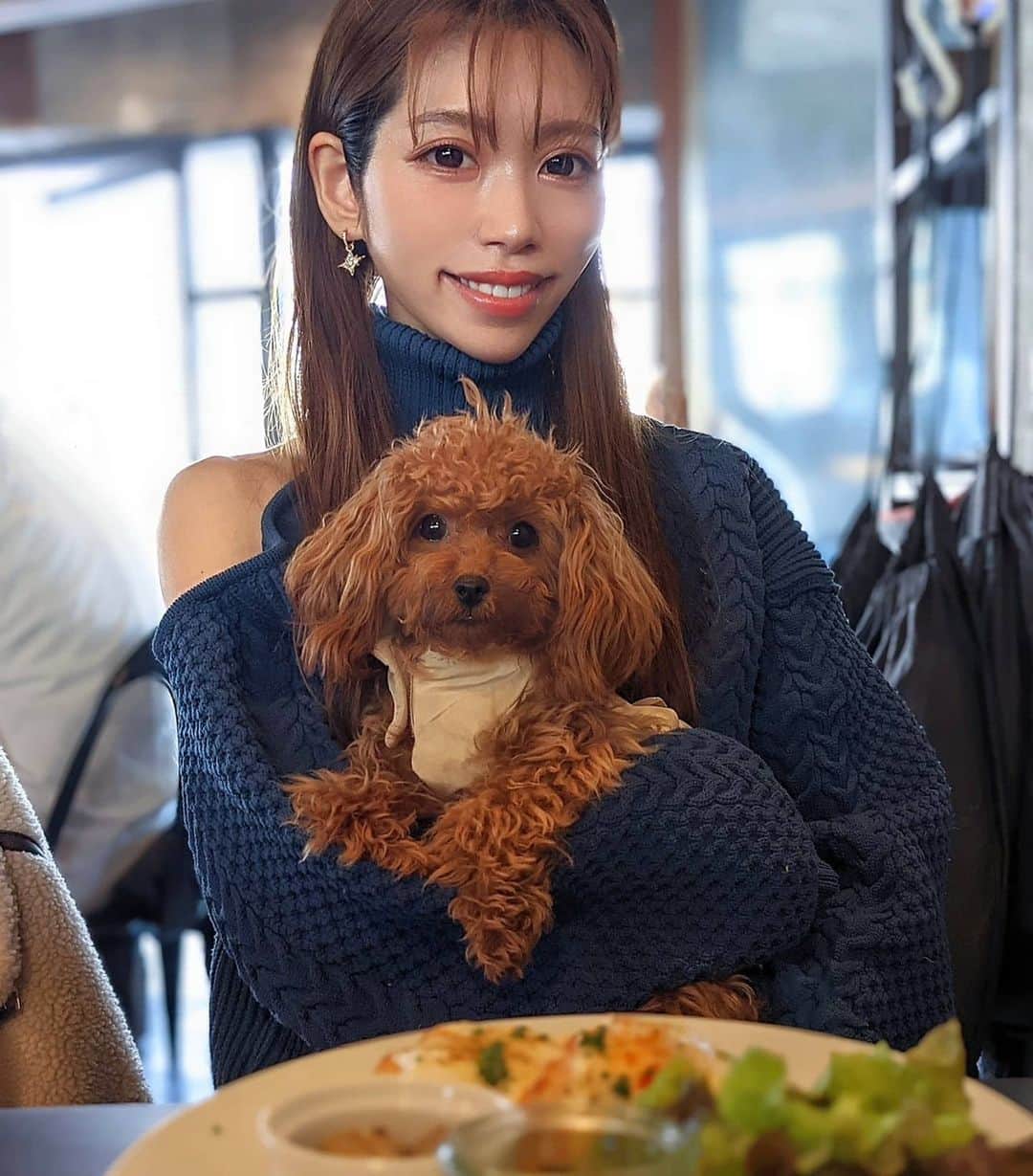 雨宮めるさんのインスタグラム写真 - (雨宮めるInstagram)「.  @komazawaparkcafe   この季節、店内ペット可が嬉しい♡ ワッフルで作ったサーモンのクロックムッシュも絶品✨  そして待ち時間にお隣りだった御家族におやつ貰って 大満足な愛犬ルナちゃんでした😋  #komazawaparkcafe #dogcafe #cafelunch #lunch #lunchtime #cafe #駒沢パークカフェ #ドッグカフェ東京 #駒沢公園 #駒沢公園ドッグラン #ドッグカフェ #いぬすたぐらむ #犬スタグラム #店内ペット可 #店内わんこok #愛犬 #クロックムッシュ #ランチ #ペット可 #ペットとランチ」2月7日 19時51分 - amamiya_melty