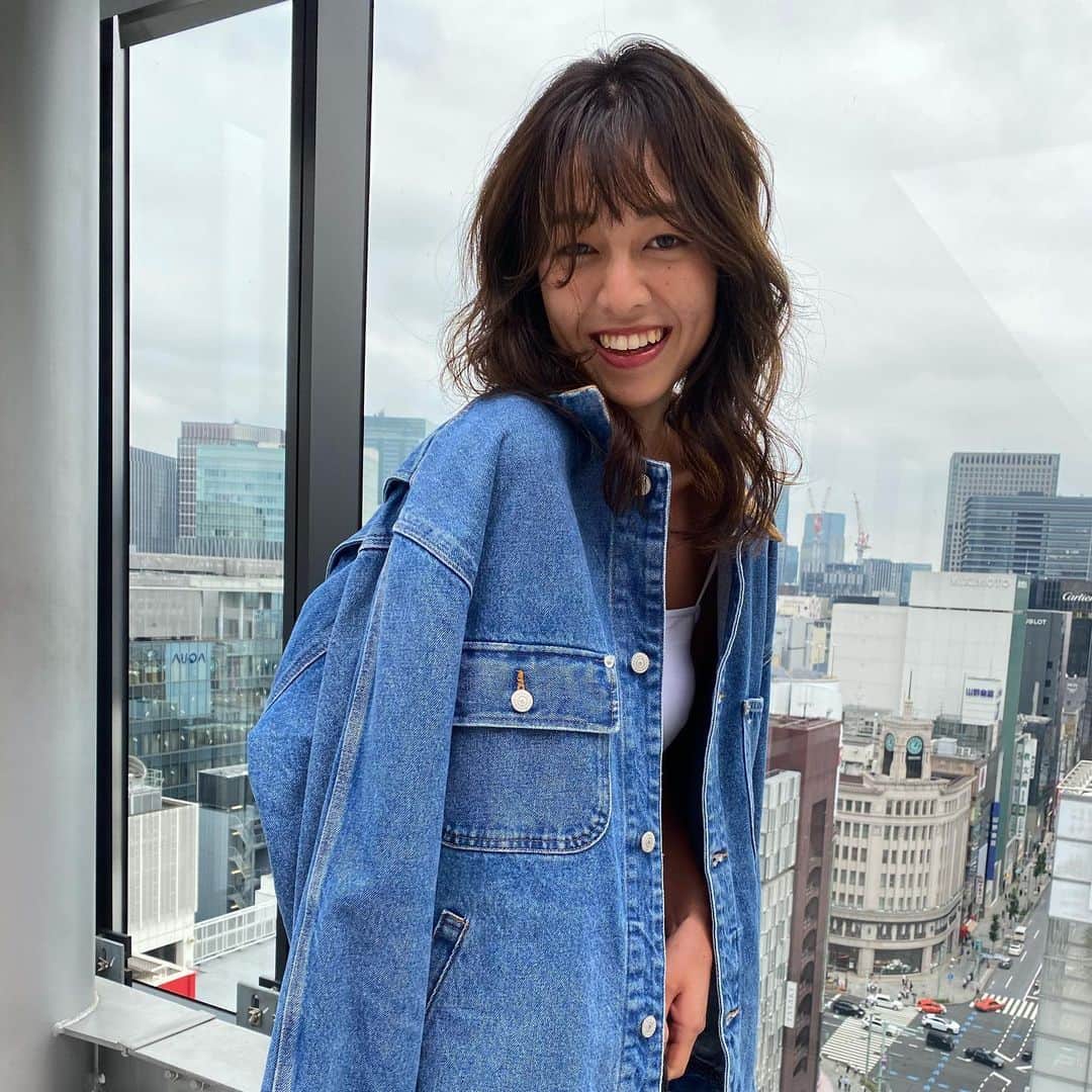 AYASAのインスタグラム：「旅行に行けない今でも海外っぽい香りでちょっぴり旅行気分になれるシャンプー @whocares_official_jp 🧴🌊  小さなhappy見つけていこう🍀 ——  #whocares#hawaii #フーケアーズ#シャンプー#トリートメント#ハワイ」