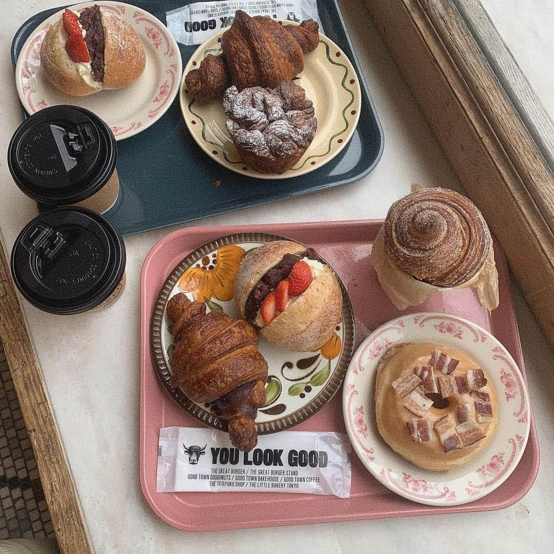 MOVE / ムーブさんのインスタグラム写真 - (MOVE / ムーブInstagram)「❁﻿ ┈┈┈┈┈┈┈┈┈┈┈┈┈┈┈﻿ ﻿ 📍The Little BAKERY Tokyo﻿ 東京都渋谷区神宮前6-13-6﻿ ﻿ ドーナツが人気のかわいいパン屋さん🥐﻿ ずっしりとしつつも、ふわふわとしたドーナツは﻿ 油っぽくなくてぺろりと食べれてしまう美味しさ♡﻿ ﻿ モーニングにも、ランチにも、おやつにもぴったりのカフェです🎶﻿ ﻿ Photo by﻿ ‪‪❤︎‬ @sena_momoka  ﻿ ミルクマガジンではみなさんからのお写真を募集しています♡﻿ 画像に@milk_magazine_をタグ付けして投稿してね♡﻿ ﻿ ┈┈┈┈┈┈┈┈┈┈┈┈┈┈┈﻿ ﻿ #thelittlebakerytokyo #ザリトルベーカリートーキョー #ドーナツ #ドーナツショップ #doughnut #パン #パン屋 #東京パン屋 #おしゃれカフェ #おしゃカフェ #カフェ巡り #かふぇめぐり #カフェ活 #カフェ好き #東京カフェ #原宿カフェ #原宿スイーツ #原宿グルメ ﻿」2月7日 20時03分 - milkmag_official