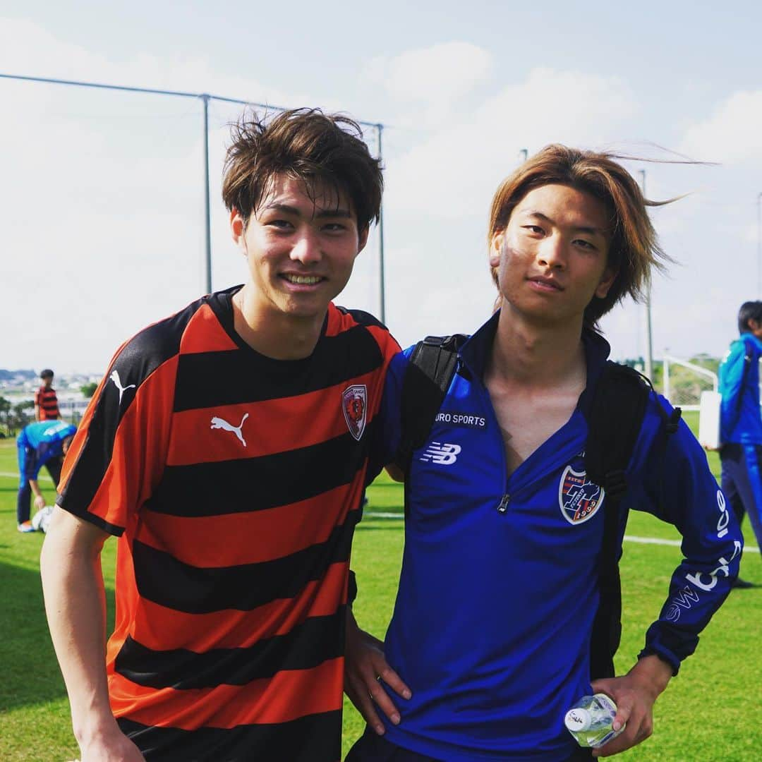 FC東京オフィシャルグッズさんのインスタグラム写真 - (FC東京オフィシャルグッズInstagram)「🔵🔴 #2021沖縄camp   早速再会!!🤝🔵🔴  誠二、ありがとう😊🤝  #京都サンガ #木村誠二  #長谷川健太 #佐藤由紀彦  #バングーナガンデ佳史扶 #中村拓海 #品田愛斗 #紺野和也  #FC東京 #fctokyo #tokyo #沖縄 #okinawa #沖縄キャンプ #camp #キャンプ」2月7日 20時19分 - fctokyoofficial