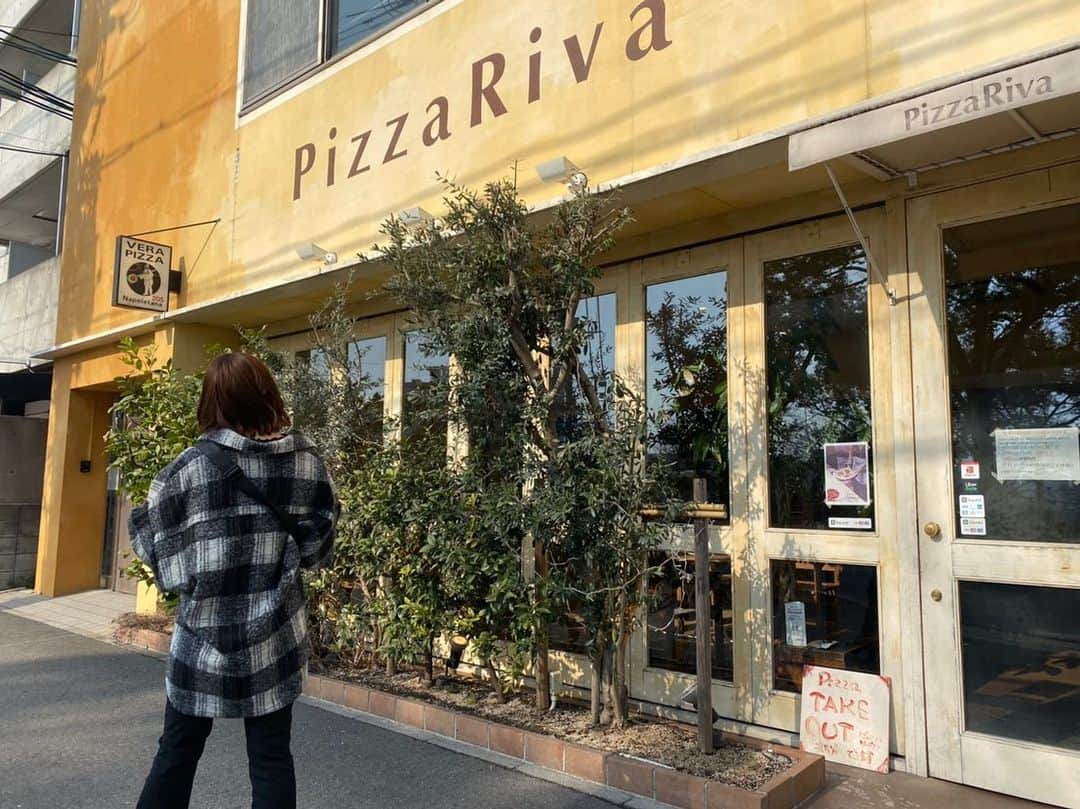 藤原あずささんのインスタグラム写真 - (藤原あずさInstagram)「. うまうまなピザ🍕🍕🍕🍕🍕 映画も見て大満足な、とある1日✌️ #ピザ #ピザ屋 #ピザランチ #藤原あずさ」2月7日 20時19分 - fujiwara_azusa510