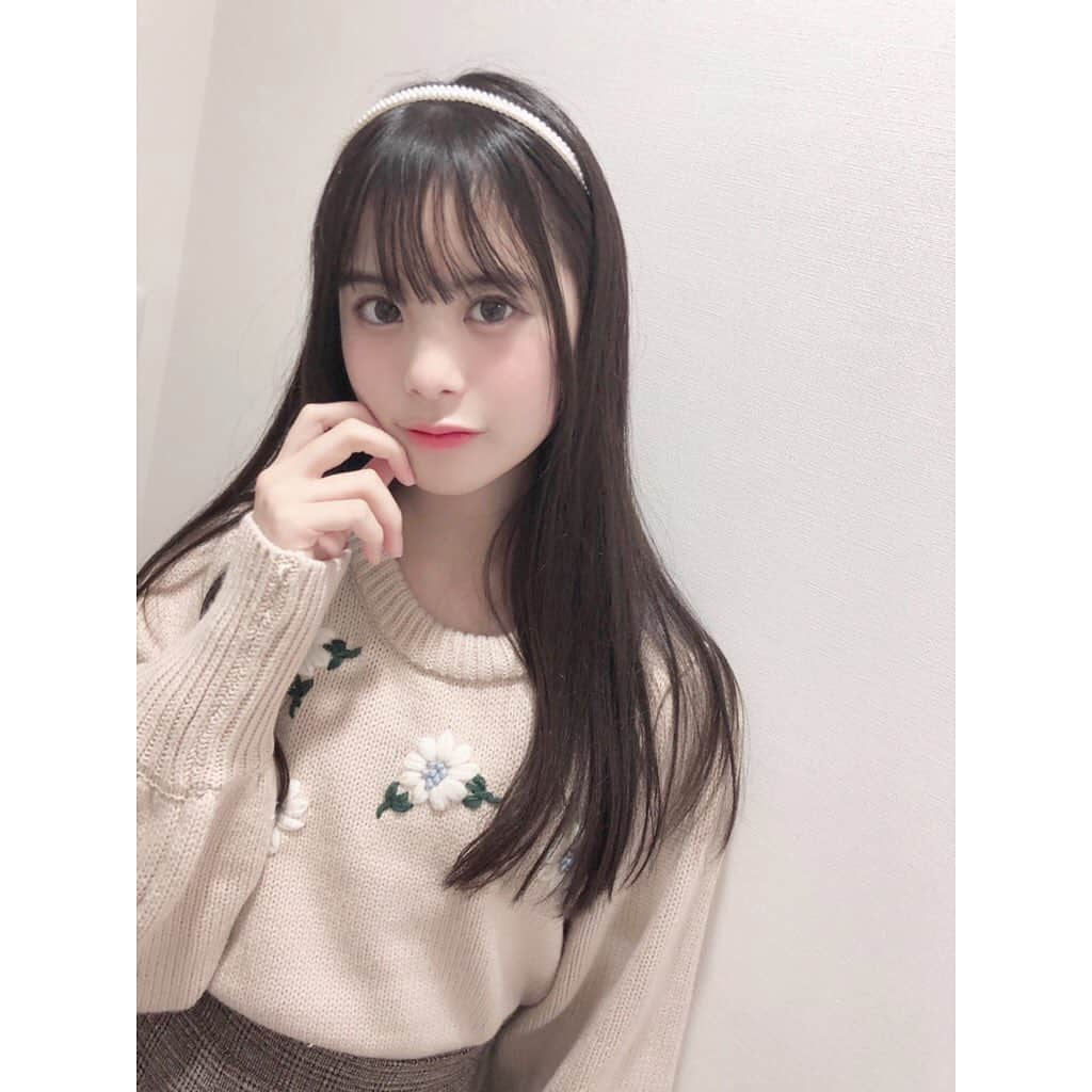 北畠愛唯さんのインスタグラム写真 - (北畠愛唯Instagram)「🌷 . お花のニットの気分だった日🌷 . . 最近カチューシャばっかりしてるよ🤍 . ‪▹◃┄▸◂┄▹◃┄▸◂┄▹◃┄▸◂┄▹◃‬ ‪.‬ #お花のニット #カチューシャ #instafashion  #girlyfashion #07 #13歳 #中1」2月7日 20時21分 - mei_kitabatake921