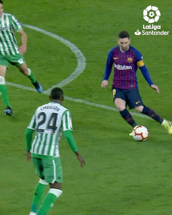 のインスタグラム：「Which one was @leomessi’s best GOLAZO from this hat-trick? 🤔💯  ¿Cuál de estos GOLAZOS de Messi fue el mejor en este hat-trick? 🤔💯  #Messi #Barça #Hattrick #LaLiga #LaLigaSantander」