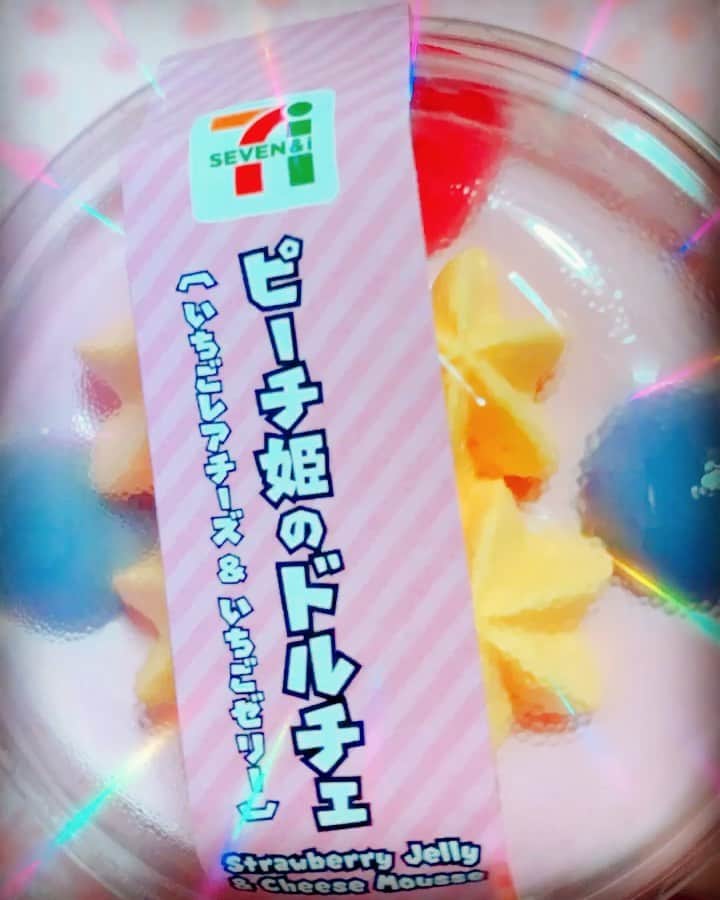 のインスタグラム：「スーパーマリオは35周年なのですね！！！ おめでとうございます🎉🎉🎉﻿ ﻿ 　ピーチ姫のドルチェ♡﻿ ﻿ 　美味しかったぉ♪😋✨﻿ ﻿ ﻿ ﻿ #スーパーマリオブラザーズ ﻿ #セブンイレブン#スーパーマリオ #マリオコラボ #スィーツ部 #おいしい😋  #ピーチ姫のドルチェ #可愛い #2月 ﻿ ﻿#supermariobros#35thanniversary #seveneleven #kawaiisweets #supermario ##princesspeach #dolche #yummy #february」