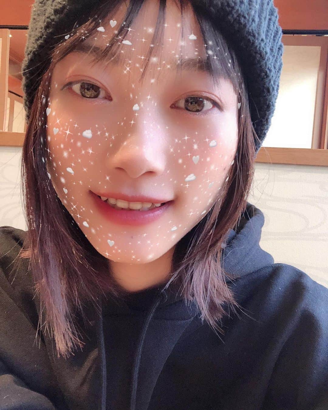 阿知波妃皇のインスタグラム：「☁️🤍☁️🤍☁️」
