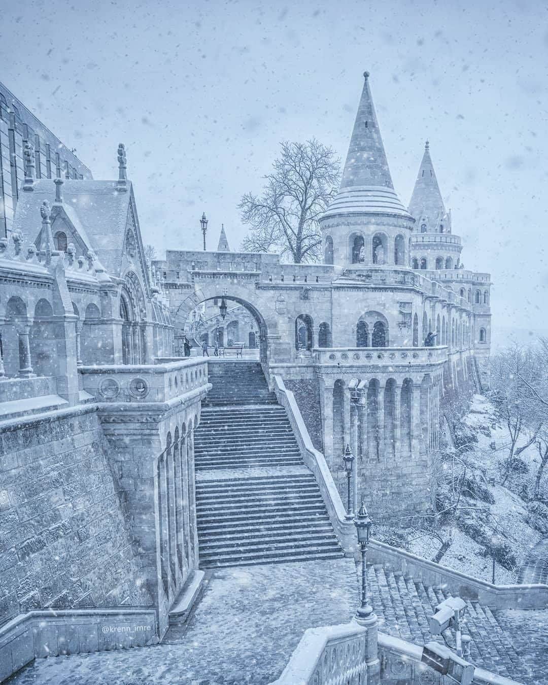 9GAGさんのインスタグラム写真 - (9GAGInstagram)「Truly a winter wonderland ❄️ Follow @voyaged for more winter gems 🌍 - 📷 @krenn_imre - #voyaged #hungary #budapest #9gag」2月7日 20時30分 - 9gag