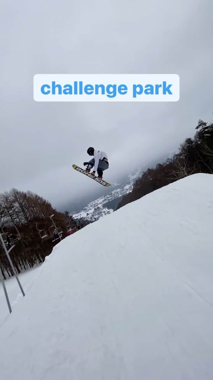 SuzukiAtsuhiroのインスタグラム：「X-JAM 高井富士 challenge park 1発撮り📽  @romesds_japan  @girosnow_japan  @dominatorwax  @ebsmission  @hope__og  @the.suns  @aoyamagakuinuniversity  #高井富士 #xjam高井富士 #romesds #giro #dominator #ebsmission #hope #thesuns #チューンナップ工房mk #スノーボード #スノボ #snowboard #snowboarding #snowboarder #instagood #instalike #いいね返し #青山学院 #これ幸 #グラトリ女子」