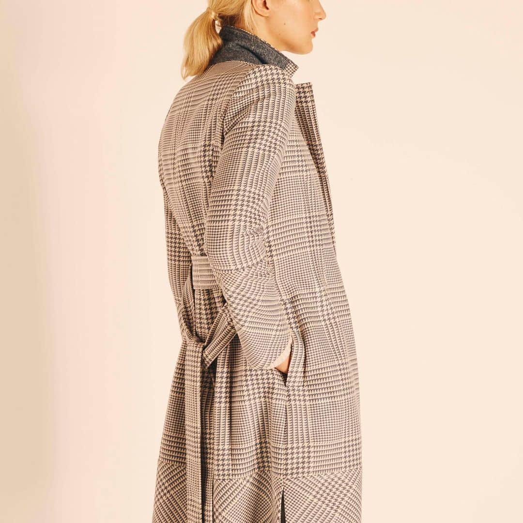 アマンダ ウェイクリーのインスタグラム：「The Check Crombie... an iconic silhouette with contemporary detailing... subtly masculine and effortlessly cool   #crombie #checkcoat #statementcoat #tailoring #check #ss21」
