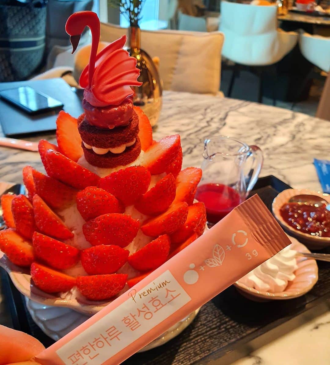 ユ・ハナのインスタグラム：「여긴 그래도 딤섬이 시그니처야🍓」