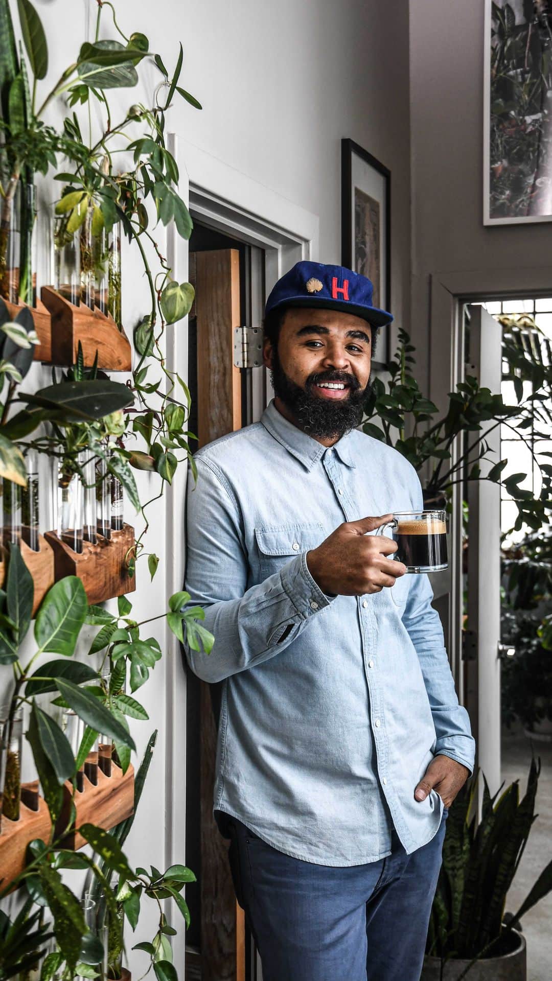 Nespressoのインスタグラム：「If you’re looking for a simple & stylish way to enhance your coffee corner, you’ve come to the right place.   Learn from plant & interior stylist @hiltoncarter as he leads us in a masterclass encouraging us to bring a bit of nature into our homes with the addition of houseplants.   Learn about the benefits of having plants in your home, get tips on how to care for them, and hear @hiltoncarter ‘s answers to specific questions from followers.   You don’t need a green thumb🌱, but a good cup of coffee is recommended 😉☕️   #Nespresso #NespressoEditions #HouseplantMasterclass」