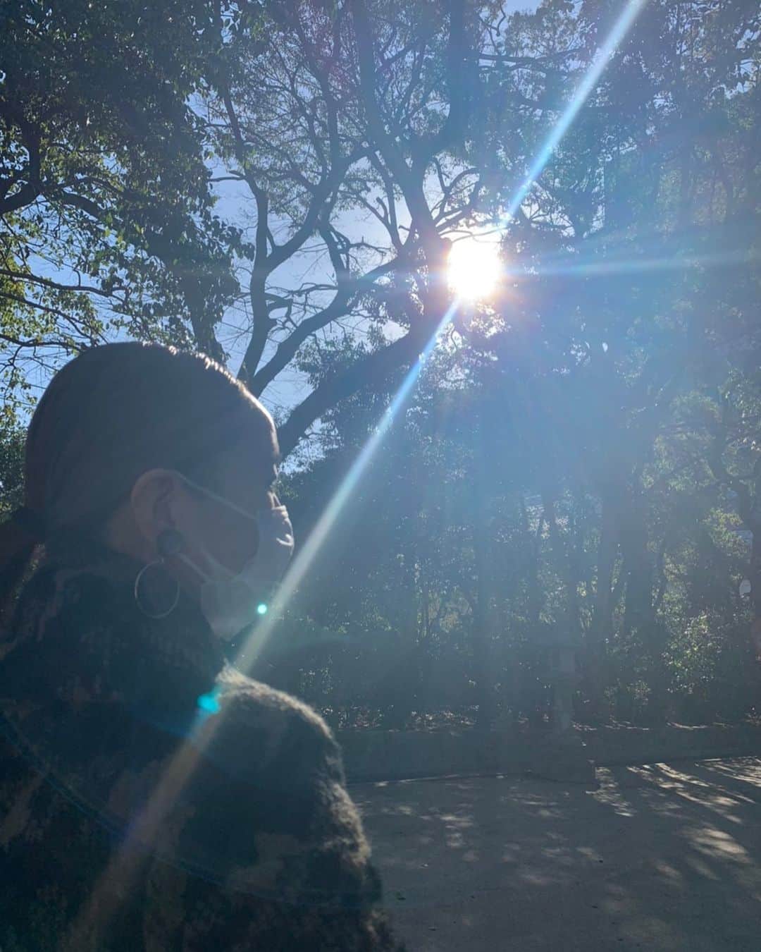 貴千碧のインスタグラム：「I feel happy about helping my loved ones spend their happier lives.  . . I believe happiness and smiles are contagious. I wanna find and adore small happiness in my life,such as my healthy mind and body or a day full of  sunshine,rather than satisfying with buying something or achieving something big.  . . #yesterdayishistory  You can't start next chapter of your life if you keep re-reading the last one. #everydayisafreshstart   💐🌈📚🏝🍓🌹🌳🌻👠🐉🇺🇸💃」