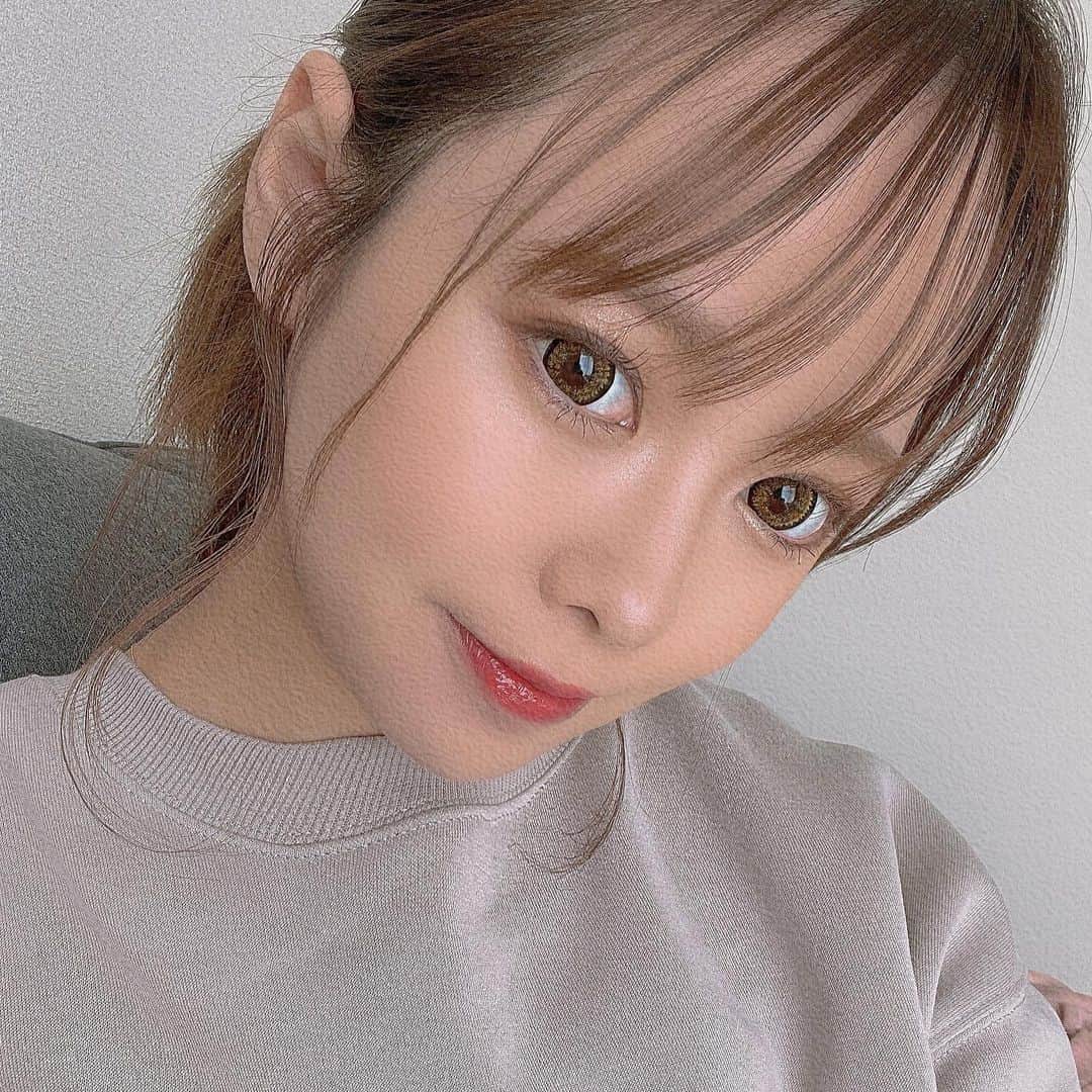AMIのインスタグラム：「💋 . 久しぶりに化粧した🧸❤︎ 今日は友達にも家族にも会えて とっても幸せな休日だった😆 明日からまた1週間頑張ろう！」