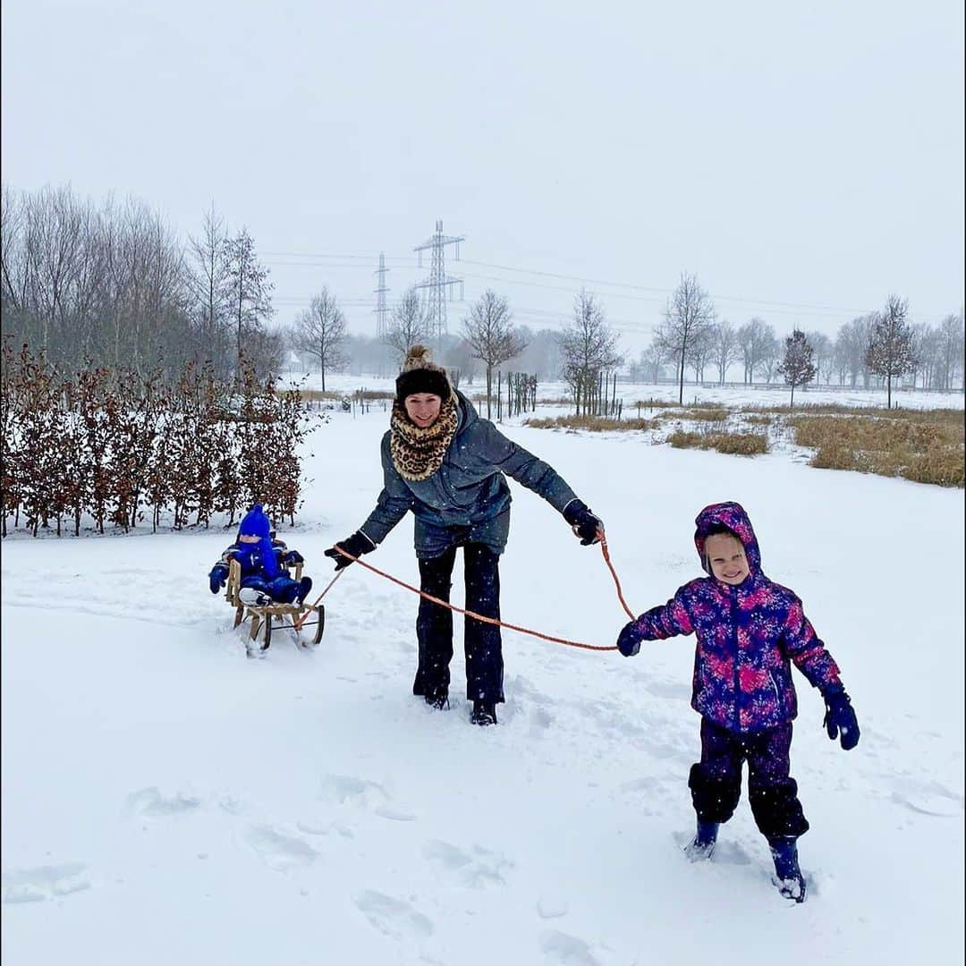 マノン・フリールのインスタグラム：「🌨❄️☃️」