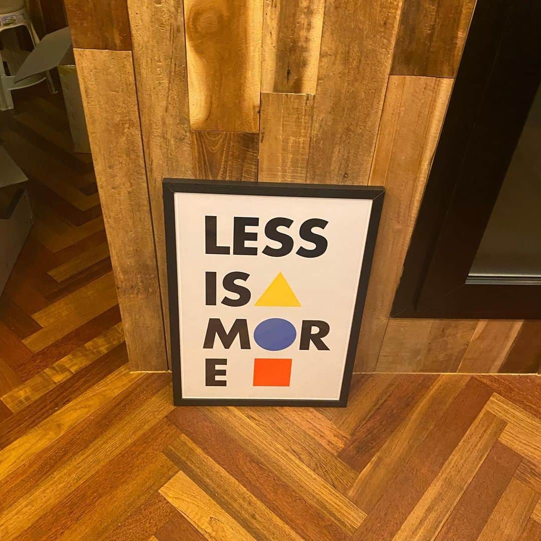 Paloaltoのインスタグラム：「less is more but 열정 forever」