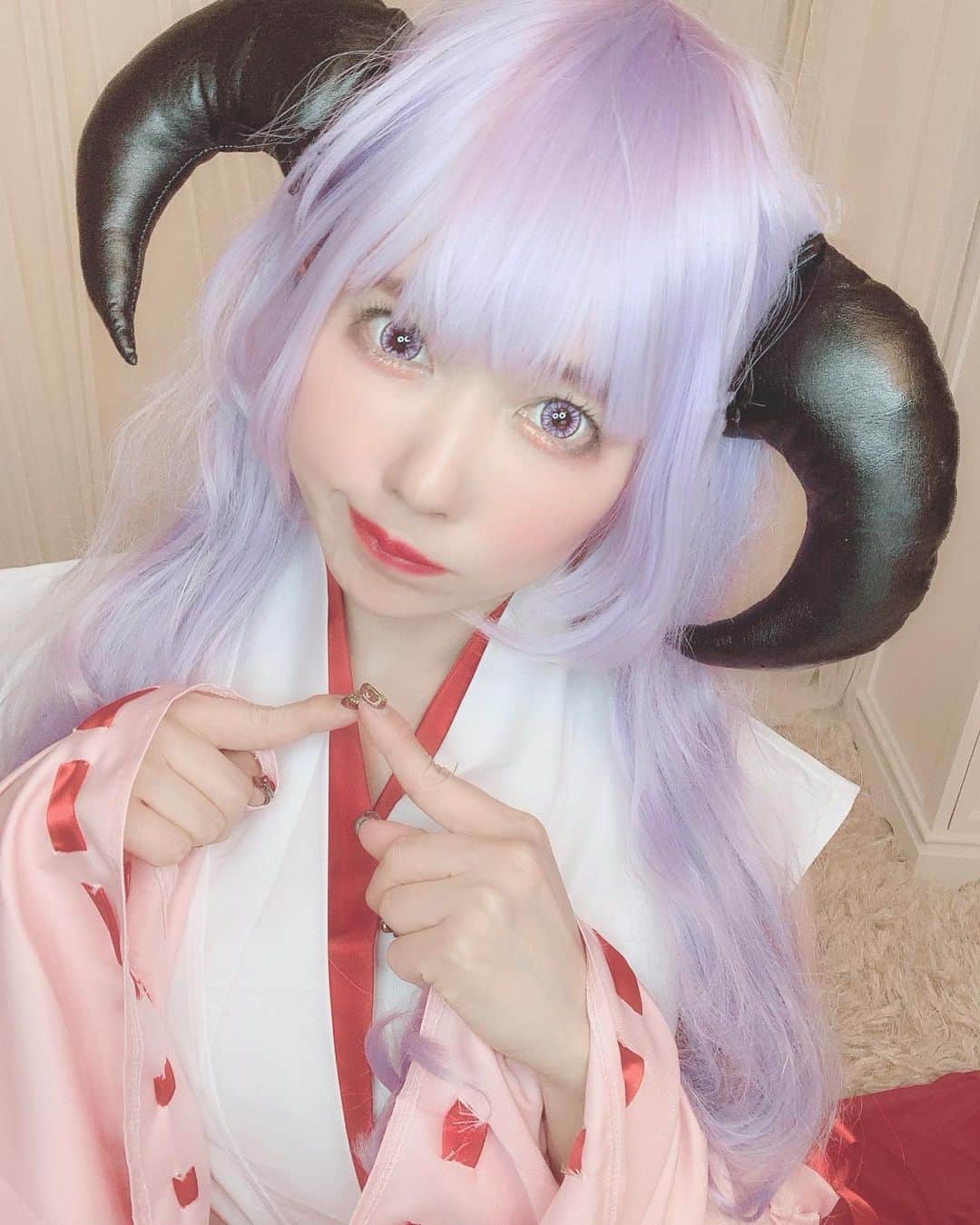恋汐 りんごのインスタグラム：「💜 💜 💜 ひぐらしのなく頃に 羽入 ♡ 羽入巫女服♡！ エンジェルモート制服もいつか着てみたいなあ(Ｕ∩ 'ᴗ' ∩Ｕ) (Ｕ∩ 'ᴗ' ∩Ｕ) ⚠️反転注意 ♡ #コスプレ #cosplay #cosplayer  #宅コス  #ひぐらしのなく頃に  #羽入　#japanesegirl  #japanesecosplayer  #selfie   💜💜💜💜💜💜💜💜💜💜」