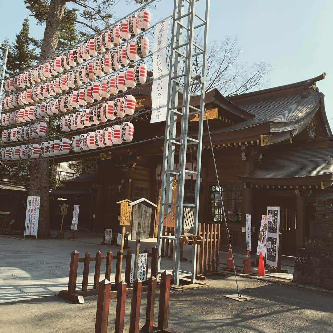 TEEDAさんのインスタグラム写真 - (TEEDAInstagram)「I prayed at “Okunitama-jinja” shrine for BACK-ON’s New album “Flip Sound” and our health and good future.  I got a spiritual energy at there again！  2月17日発売のBACK-ONのNEW ALBUM「Flip Sound」の発売の願掛けに去年も行った　#大國魂神社　に参拝に行って来たよ！ カッコいい曲を作ったから、神様の加護があれば良いなと！  #backon #teeda #kenji03 #newalbum #flipsound #pray #shrine #okunitamashrine #spiritualenergy #パワースポット　#参拝　#願掛け」2月7日 20時57分 - teeda_bo