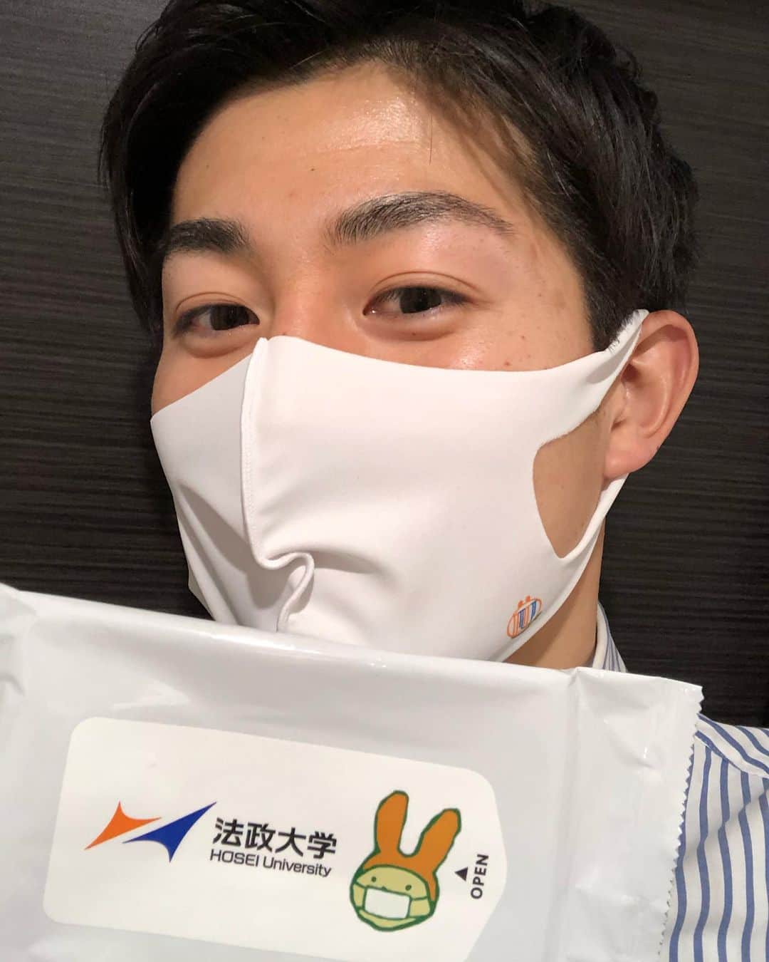 須藤誠人さんのインスタグラム写真 - (須藤誠人Instagram)「私の母校・法政大学の学生さんが マスク&除菌シートを制作したということで購入させてもらいました😊 売り上げは日本赤十字社に全額寄付されるということです。  着け心地がものすごく良いので シチュエーションに応じて使っていこうと思います✨  出身校の学生たちによるこうした活動には刺激をもらいます❗️  #法政大学 #マスク #除菌シート #須藤誠人」2月7日 20時58分 - satv_makoto_sudo