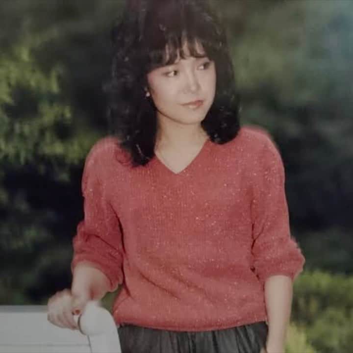荒井 結生 Yuki Araiのインスタグラム：「「ミッド・ナイト」渡辺真知子 (Live at NHK-FM 1978)  またも 遊びくるったようね 何もおぼえていない私 多分 人を傷つけたのね ほほに涙の跡が残る 都会の空には星はない うつろな胸には誰も抱けない 仲間はもう… 勝手に消え… 私ひとりMIDNIGHT  作詞:伊藤アキラ 作曲:渡辺真知子 編曲:船山基紀  渡辺真知子(Vo.) 田中清司(Dr.) 高水健司(Ba.) 矢島賢(Gt.) ラリー寿永(Per.) 栗林稔(Key.) 羽田健太郎(Pf.)」