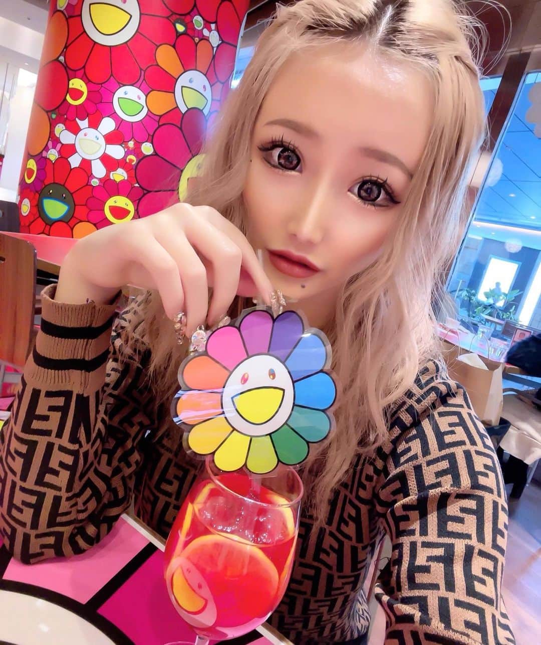 さあちゃむ.さんのインスタグラム写真 - (さあちゃむ.Instagram)「🤎  最近また可愛いカフェ巡りにハマってる☕💭 髪の毛プリンやばくて前髪アレンジで誤魔化した🍮  この日のトップス▶︎ @coco_select8  Fロゴニット🖤🤎🖤🤎 他にもたくさんかわいい商品あるから是非チェックしてみてね！！  #カイカイキキ #カイカイキキカフェ #kaikaikiki #kaikaikikicafe #Fロゴ #Fロゴニット #ロゴニット #ロゴトップス #セレクトショップ」2月7日 21時16分 - saacham_style