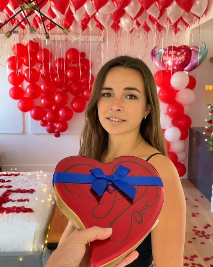 Brent Riveraのインスタグラム：「Valentine’s day surprise 😳💖 I guess I’m single for life @piersonwodzynski」